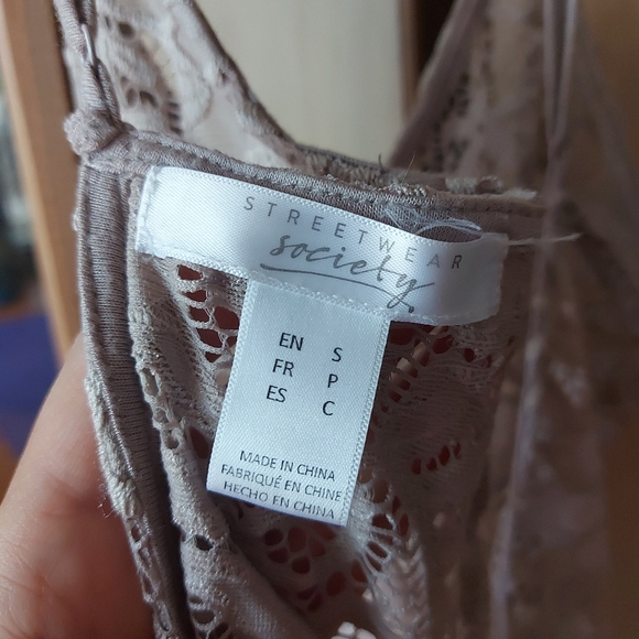 Adorable lace bodysuit - Picture 3 of 3